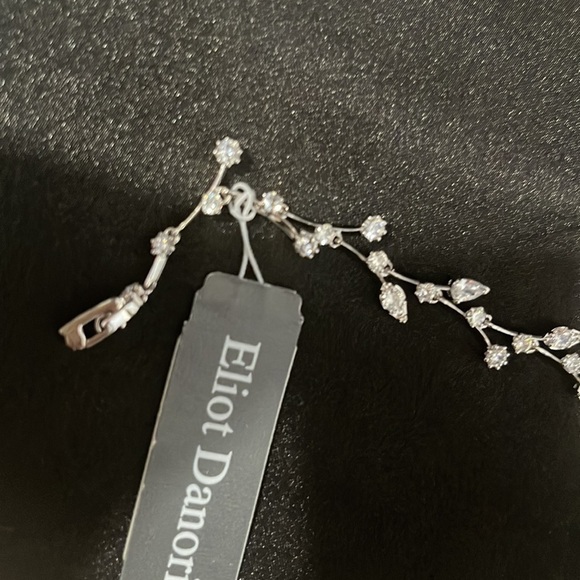 Pretty and elegant, this stunning Eliot Danori line bracelet - Picture 5 of 6